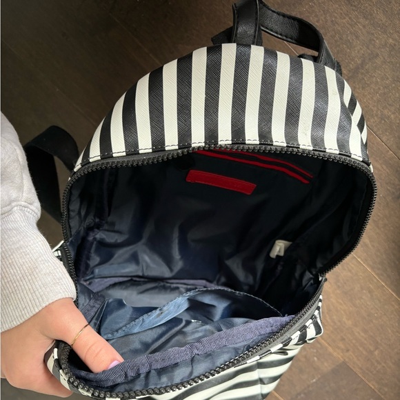 TOMMY HILFIGER SMALL BACKPACK PURSE - Picture 3 of 3